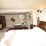 فندق Peri Cave غوريمِيه
